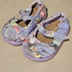 Tiny TOMS Purple Floral Mary Janes Size T4